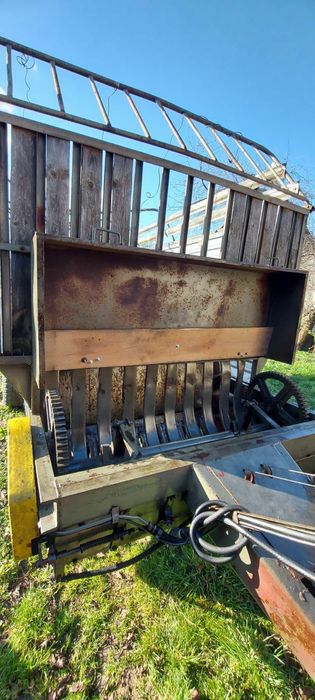 Przyczepa samozbierająca