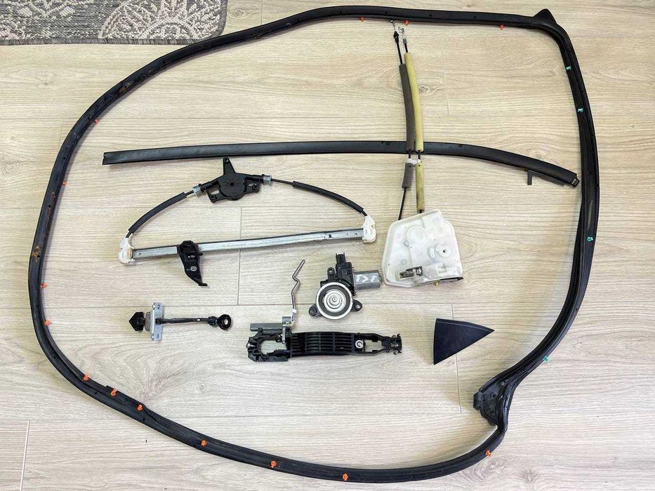 Задня ліва форточка Mazda 3 bn 2018 рік