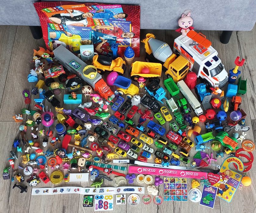 Duży zestaw zabawek dla chłopca karetka samochody resoraki zabawki