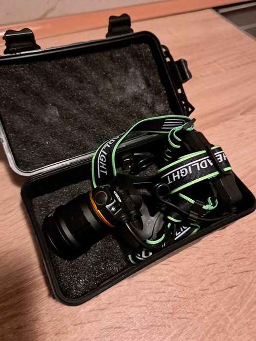 Ліхтарик налобний новий.