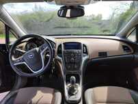 Opel Astra J Sports Tourer 2011