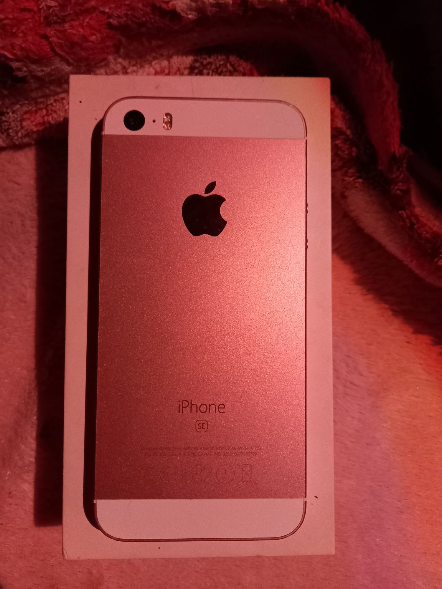 iPhone SE на 64 gb