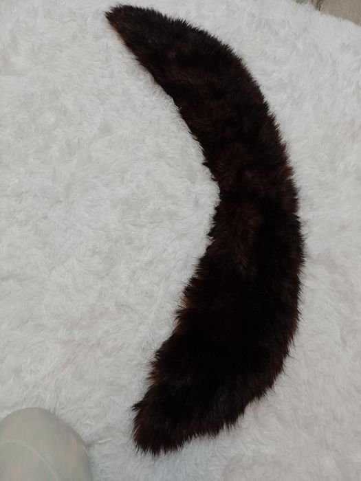 Brązowy, duży futrzany kołnierz z Londynu, futrzana etola