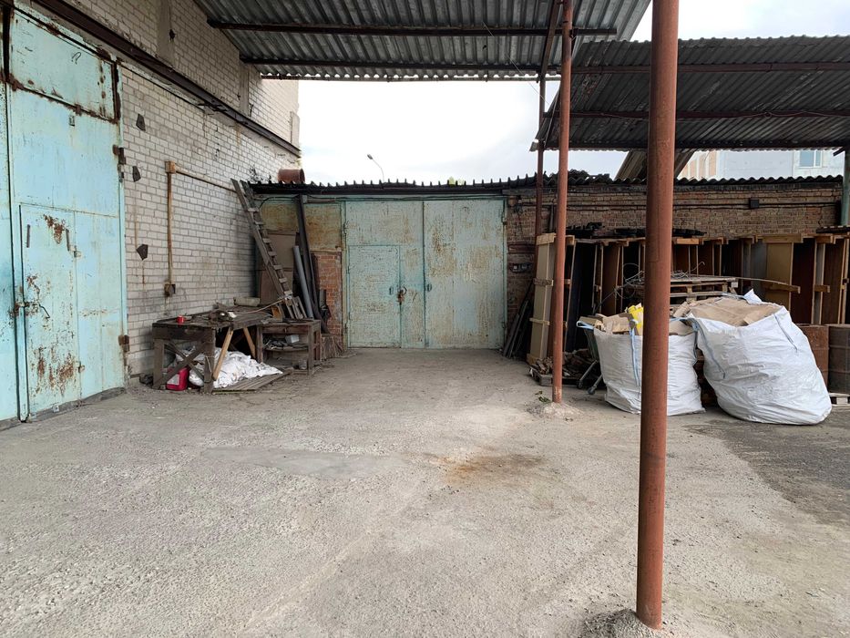 Здам гараж, приміщення під склад та офіс. Стоянка машин.