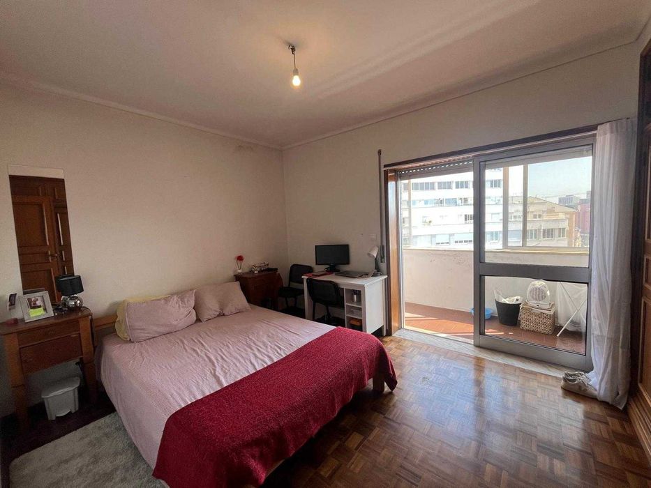 Quarto próximo Avenida Lourenço Peixinho