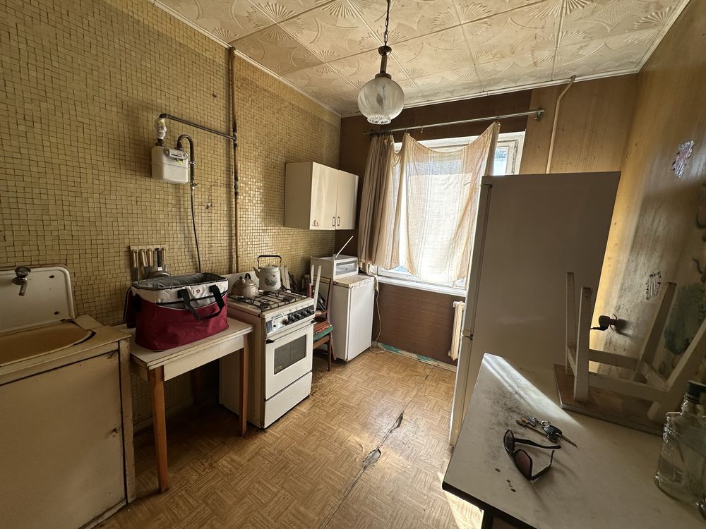 Продам 3к кв м-н Солнечный 13(возле АТБ)