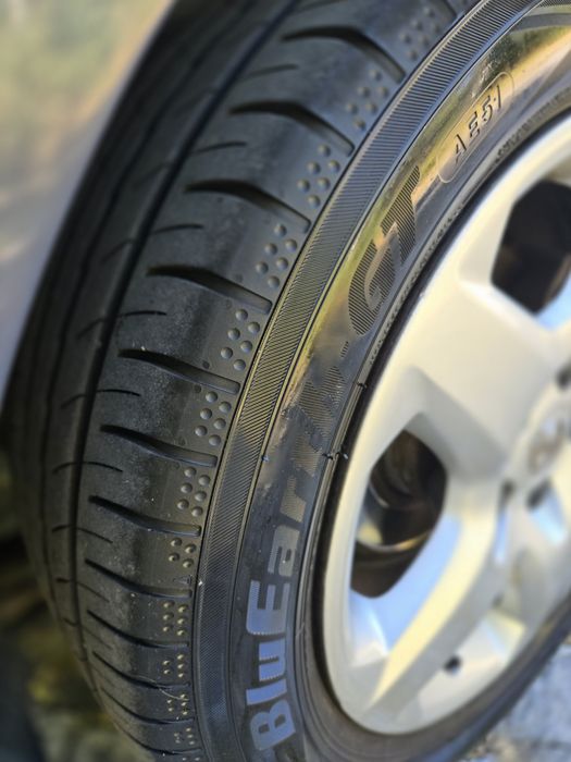 Carro em excelente estado revisado sem nada a apontar