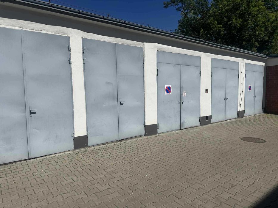 Warsztat , magazyn _ parter brama wjazdowa , kanał warsztatowy