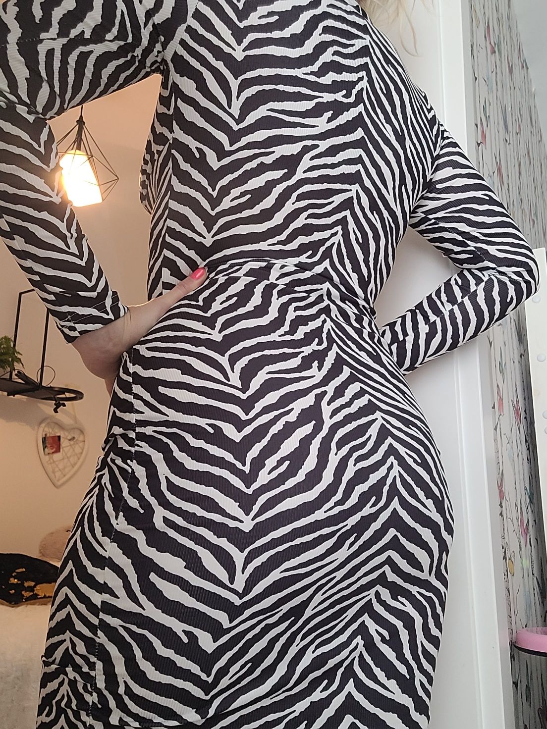 Sukienka 40 L zebra długi rękaw