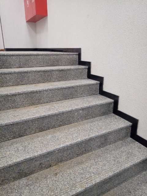 Granit G602 Bianco Sardo - Schody wewnętrzne polerowane, gotowy format