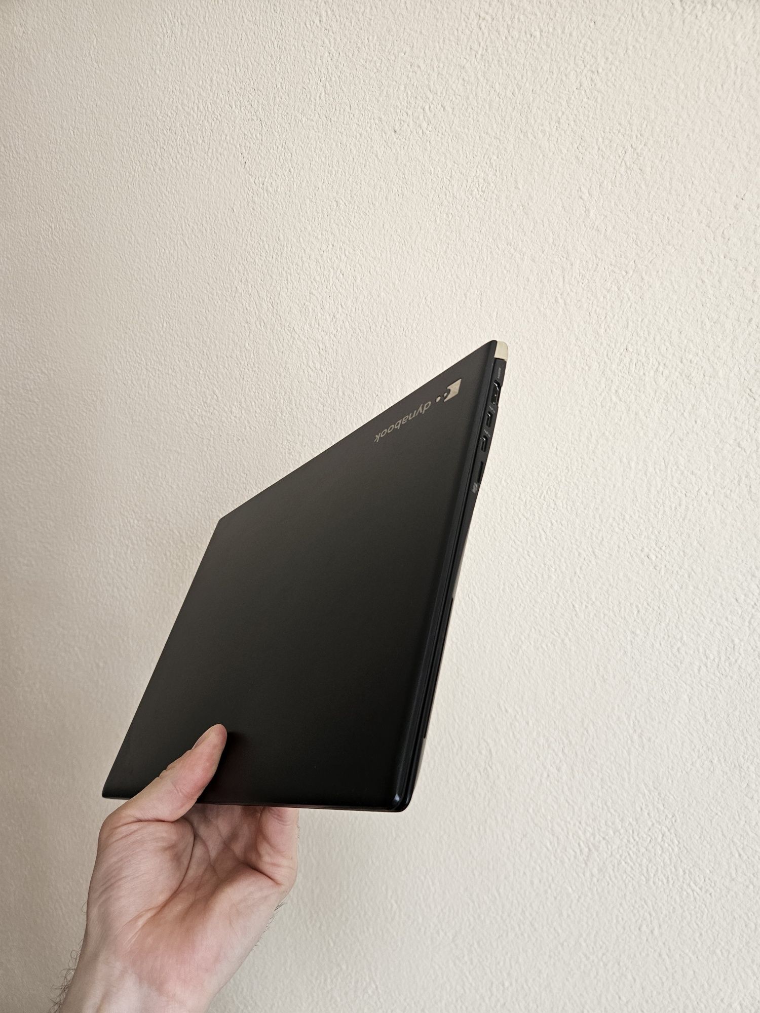 Сенсорный ультрабук Toshiba Dynabook(core i5(8Gn)SSD 240,RAM 8Gb).