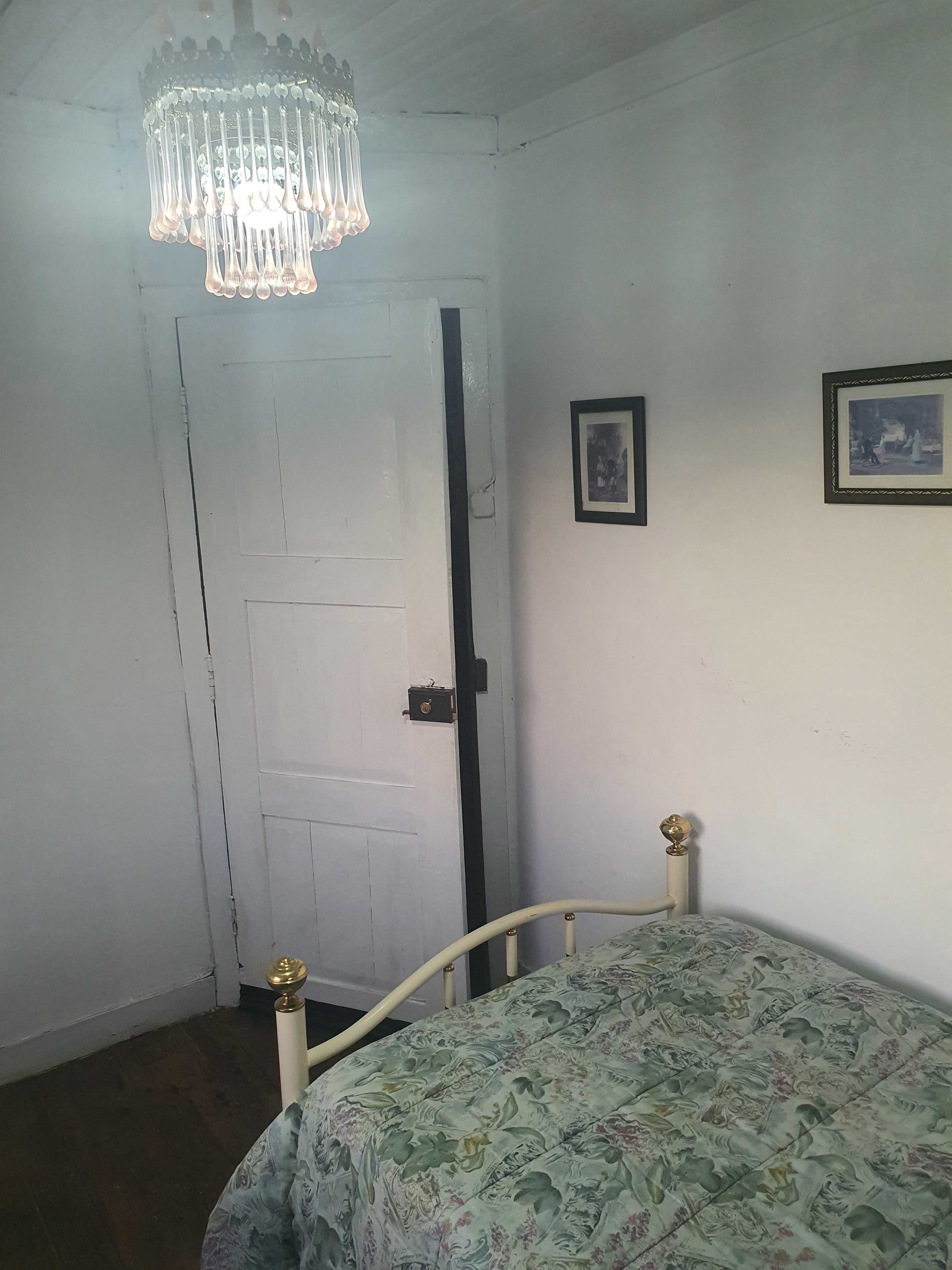 Quarto individual para homem com contrato