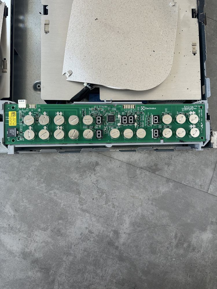 ELECTROLUX IPE6440KF печь индукционная  без стекла