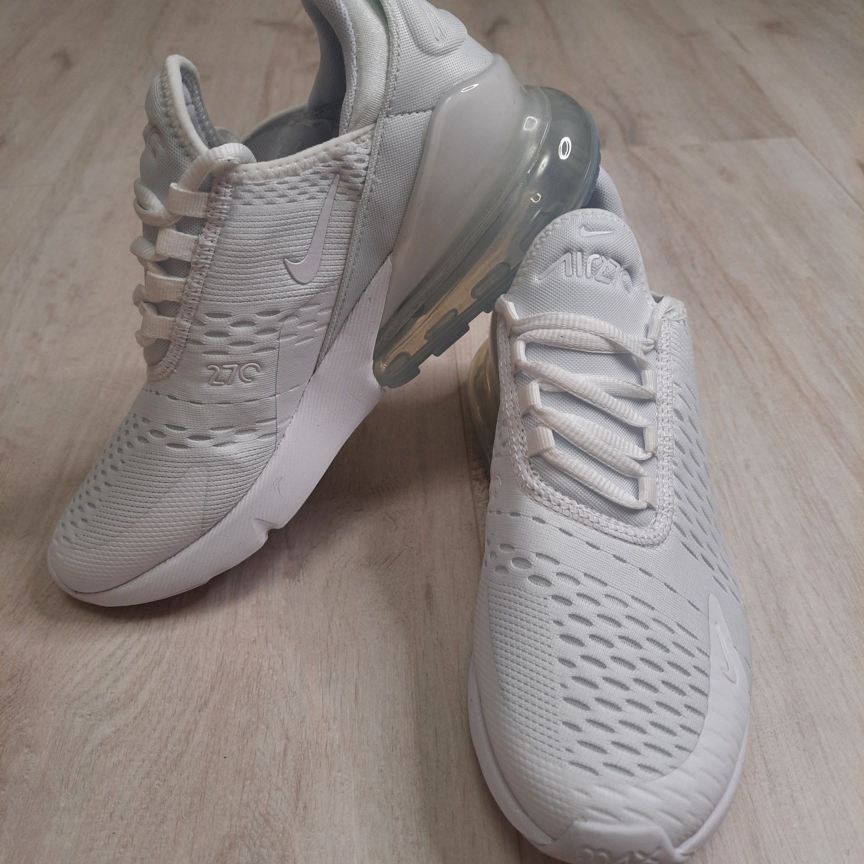 Оригінальні підліткові кросівки Nike Air Max 270 (GS) White (943345-10