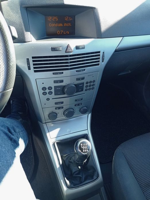 Opel Astra H Caravan 1.7 DCTI