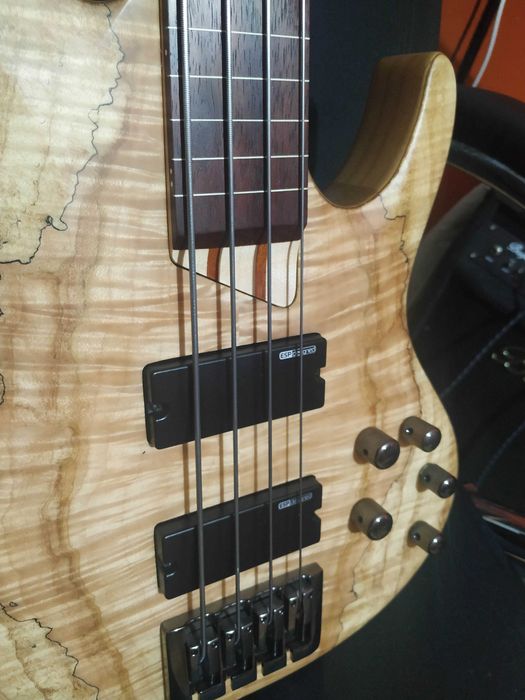 Baixo Fretless LTD B-204FL