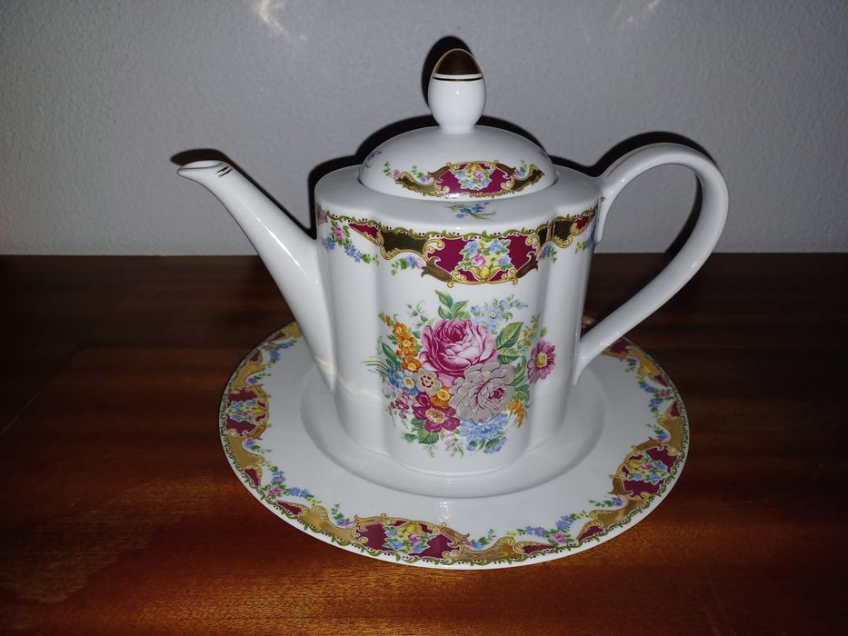 Bules de coleção em porcelana