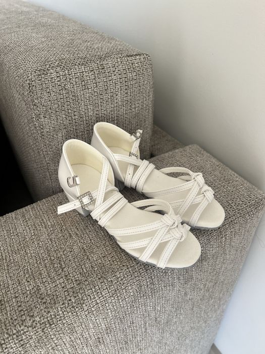 Нові туфлі для бальних танців