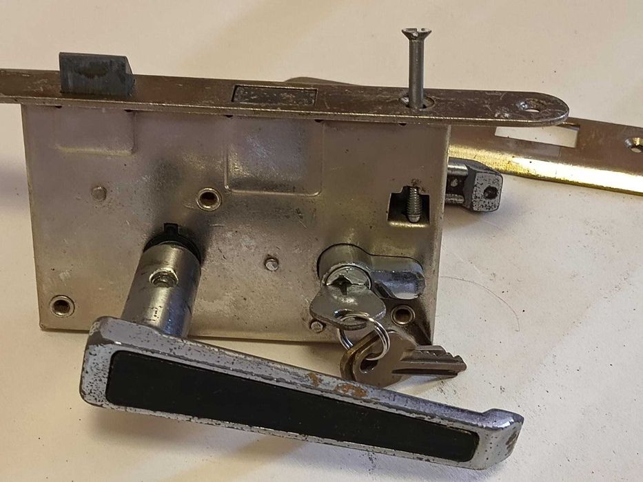 Замок врезной для входной двери СССР