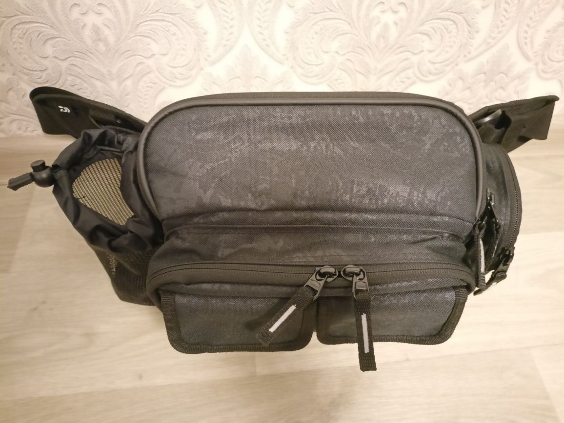 Сумка поясна Daiwa Hip Bag LT (C) (D)