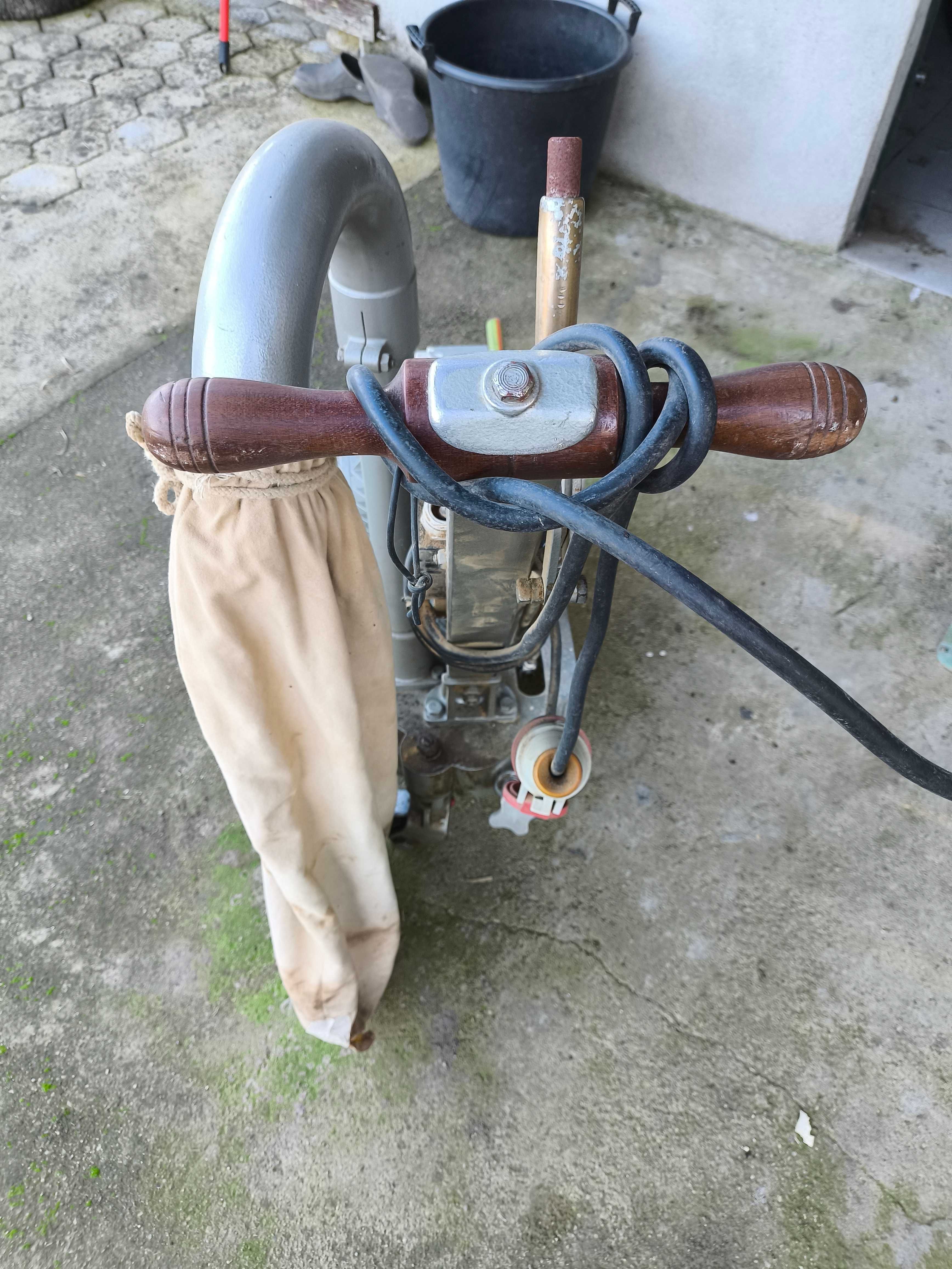 Máquina de lixar e raspar soalho marca Lixex.