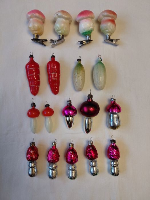 Новорічні ялинкові іграшки.