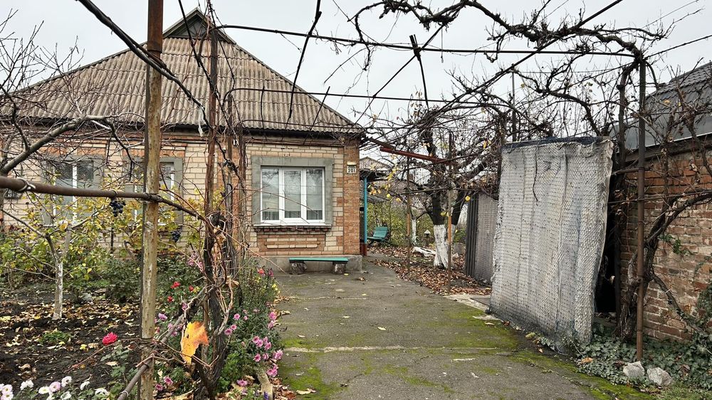 Гарний  великий дім в центрально міському районі