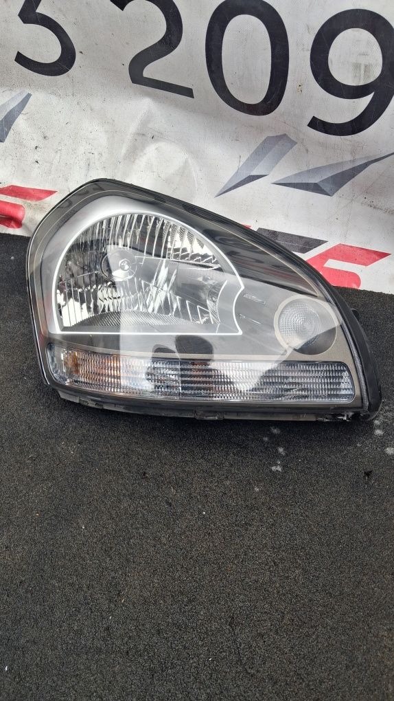 Передня права фара Hyundai Tucson