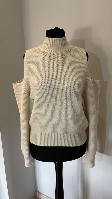 Sweter kremowy z odkrytymi ramionami M Gina tricot