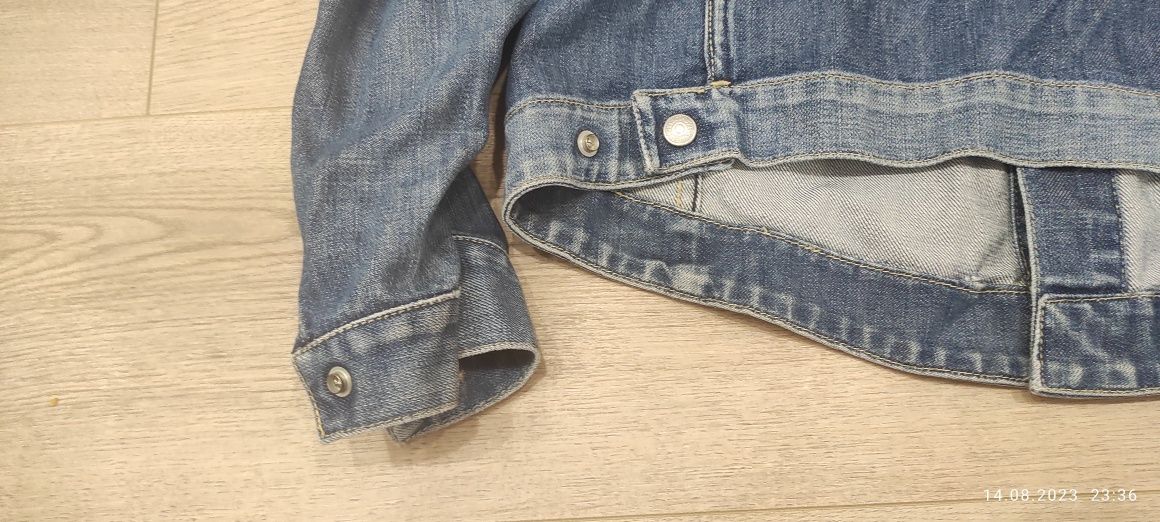 Продам джинсовий піджак Levi's