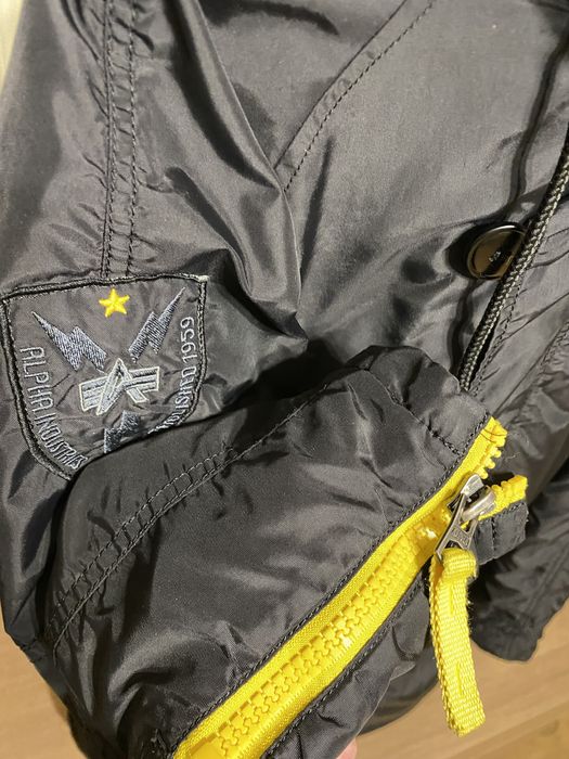 Куртка бренда Alpha Industries