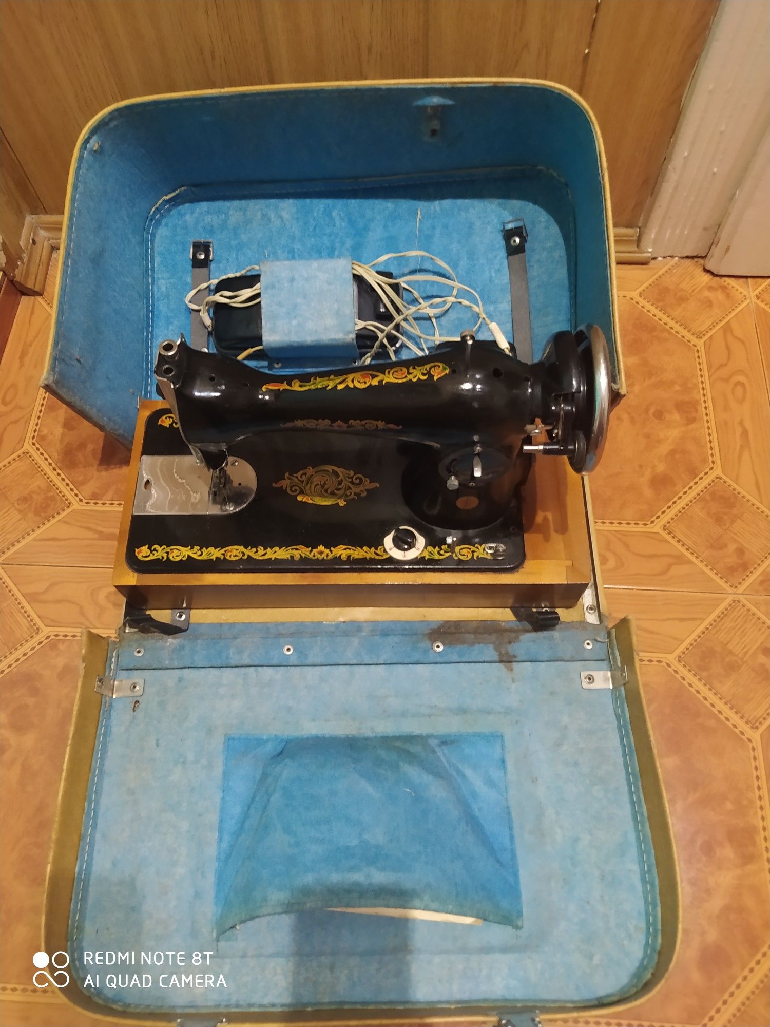 Швейна машина з електро мотором та чохлом для транспортування
