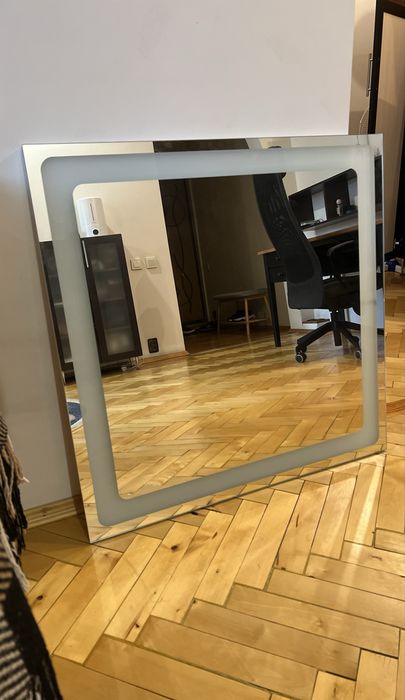 Нове дзеркало з підсвіткою