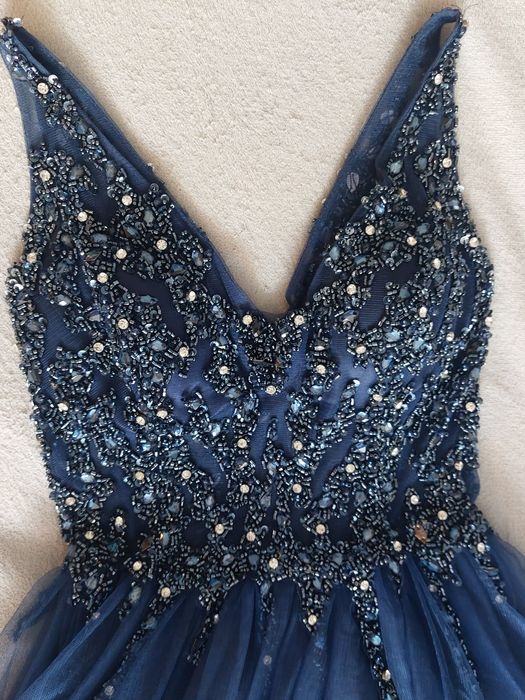 Piękna sukienka wieczorowa Mascara