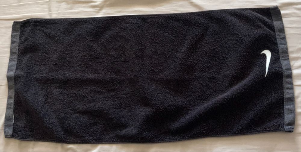 Vendo Toalha Nike. ( Não Baixa de Preço ).
