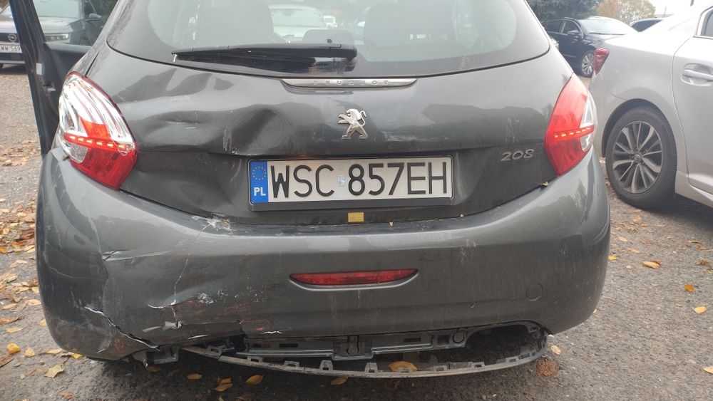 Peugeot 208 z 2016 r. z przebiegiem 70.000 km uszkodzony Warszawa