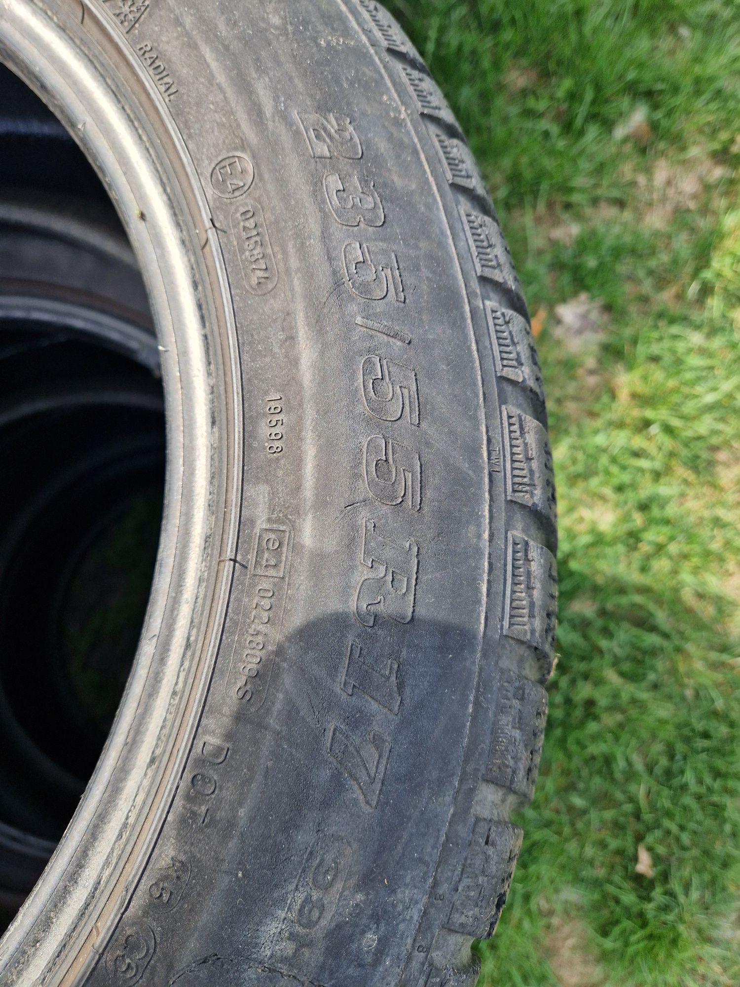 Opony zimowe 235/55 R17 Dunlop