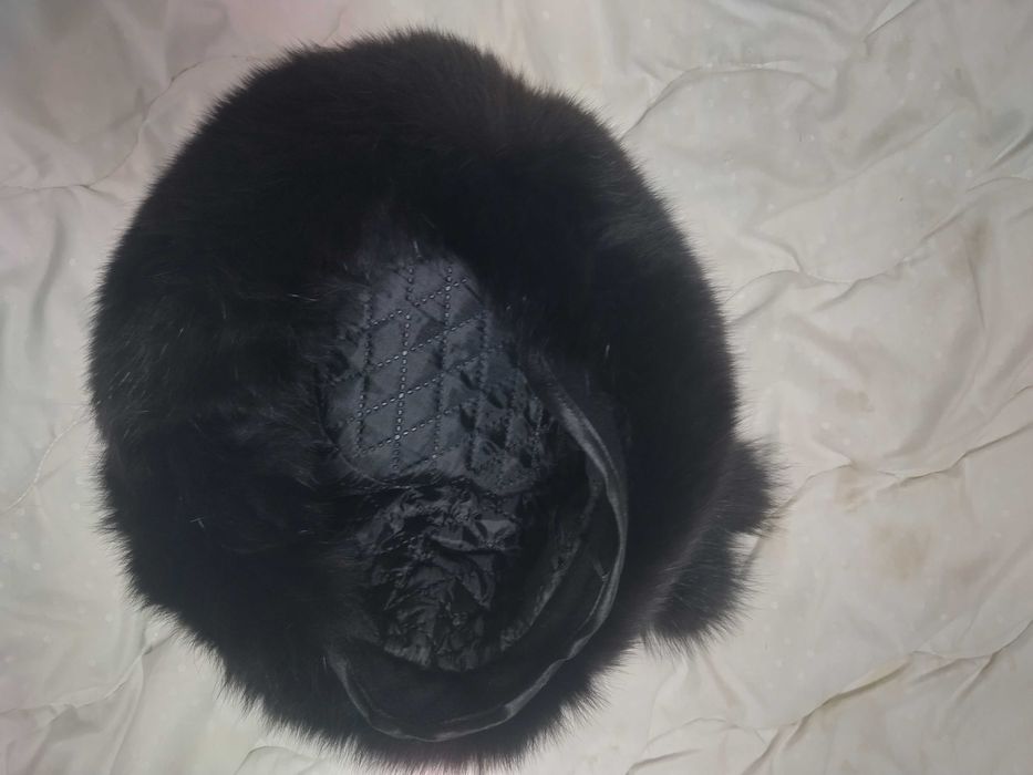 Продам шапку черную женскую из песца