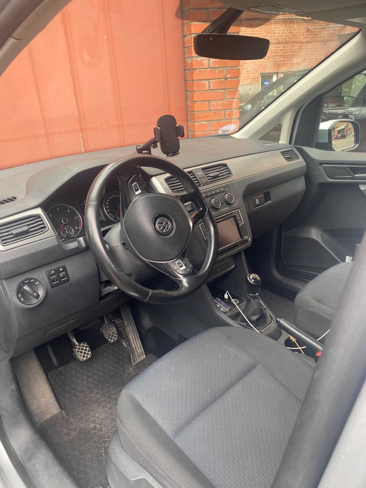 Продам Volkswagen Caddy IV 2018 • 2.0 дизель • Механіка • Пасажир
