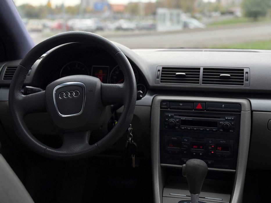 AvtoReal Audi A4 B7 2005