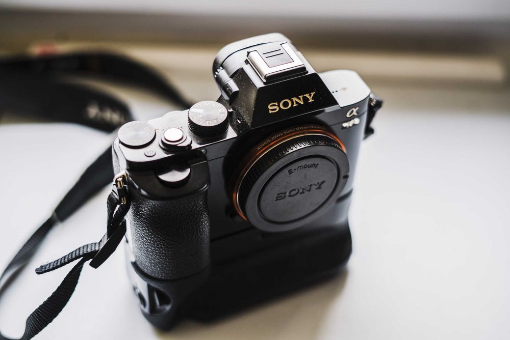 Aparat Sony a7r jak a7 z gripem i baterią
