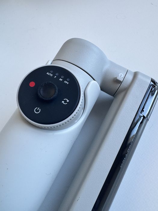 Стабилизатор Insta360 Flow Creator Kit Stone Grey новый + освещение