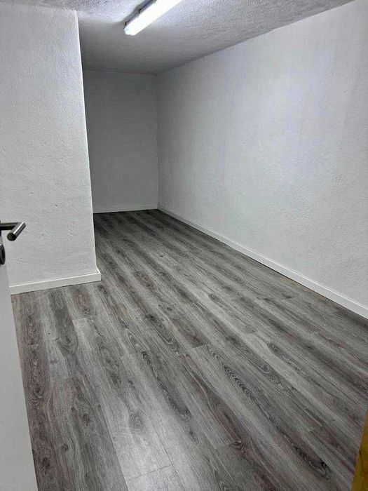 Cadeira Cabeleireiro/Mesa de Manicure / - Areeiro