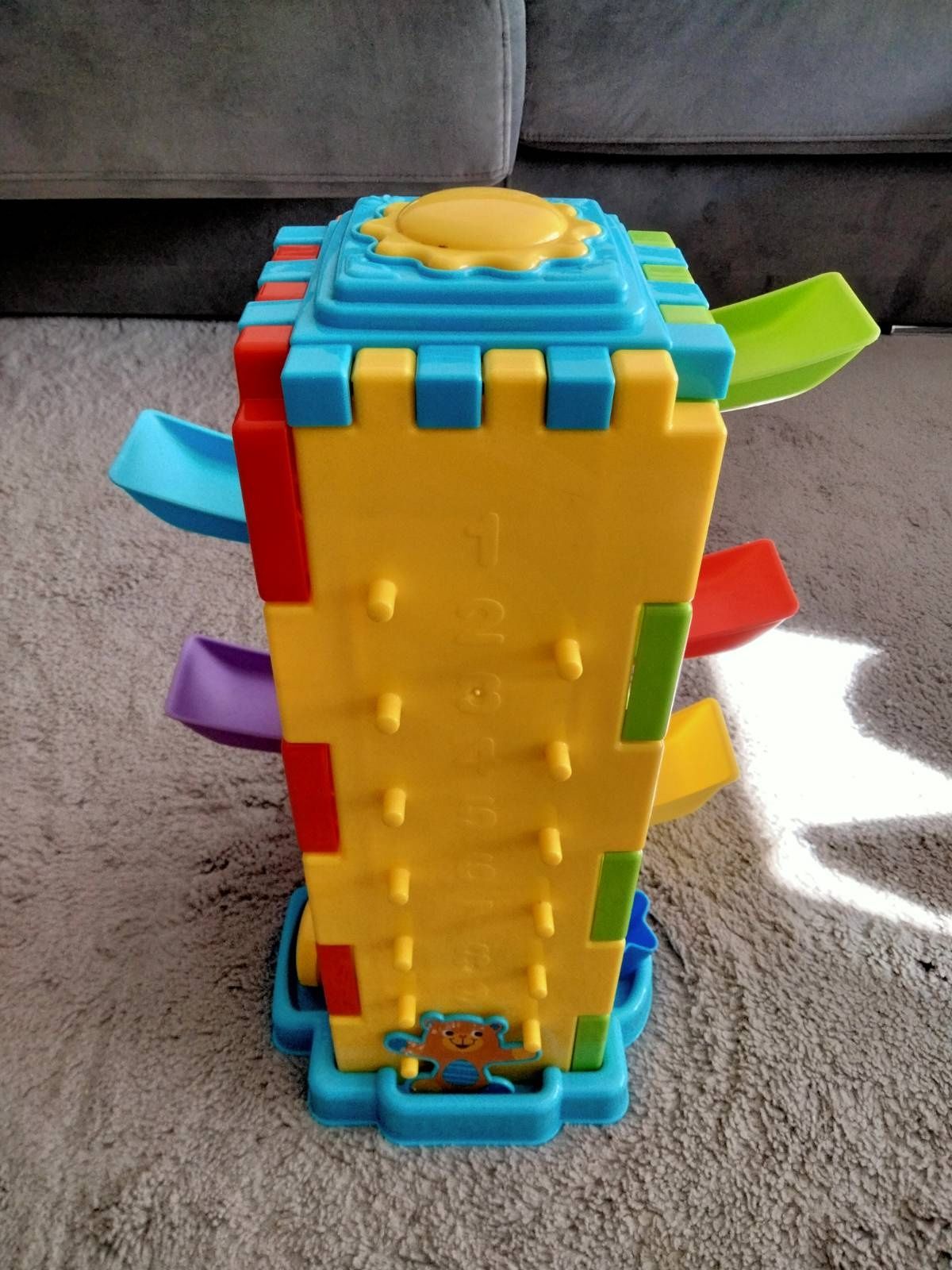 Torre de brincar com pista (1-2 anos)