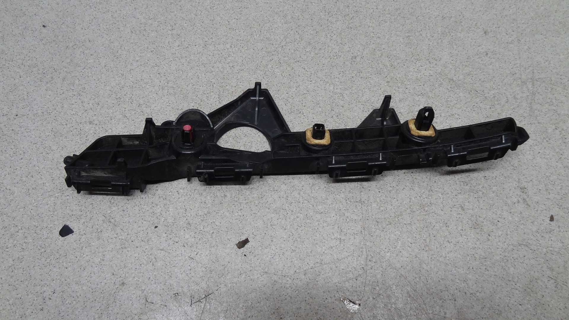 Toyota rav4 IV lift 15-18 ślizg zderzaka tył prawy
