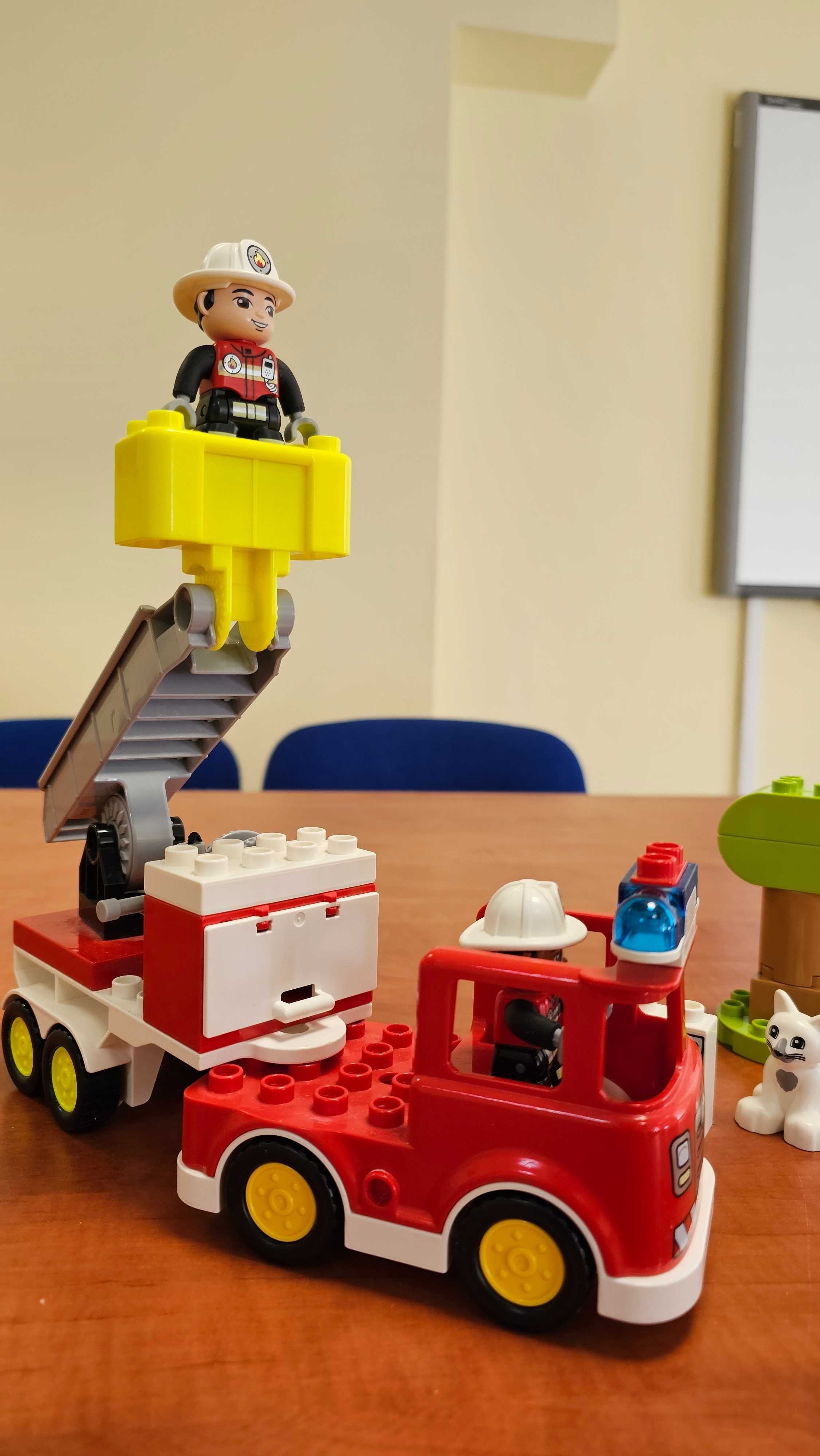 Lego Duplo 10969 - Wóz Strażacki Misja Ratunkowa