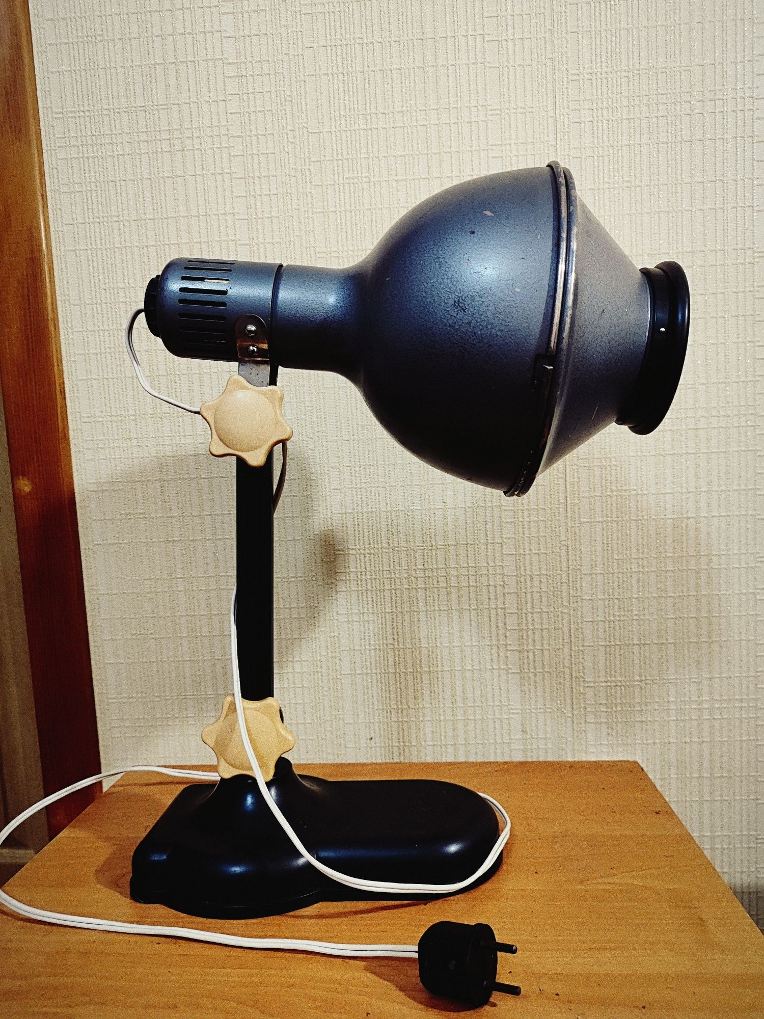 Ретро настольная лампа в стиле Лофт карболитовая медицинская соллюкс