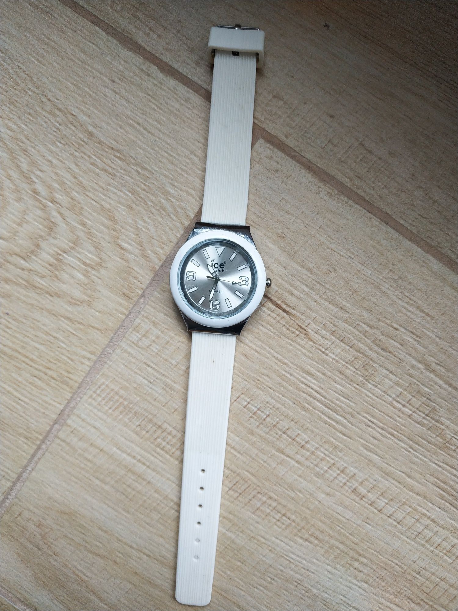 Zegarek analogowy Ice Watch biały