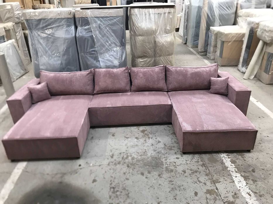 Piekny naroznik U z funkcja spania z wystawy