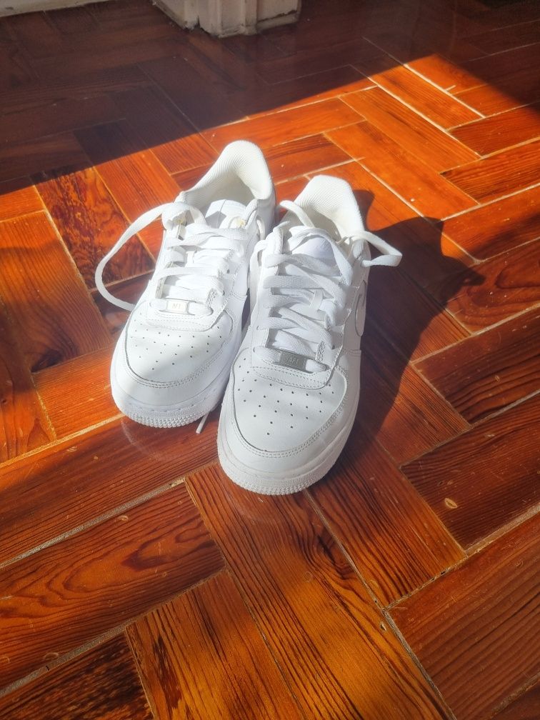 Nike sportswear brancos
